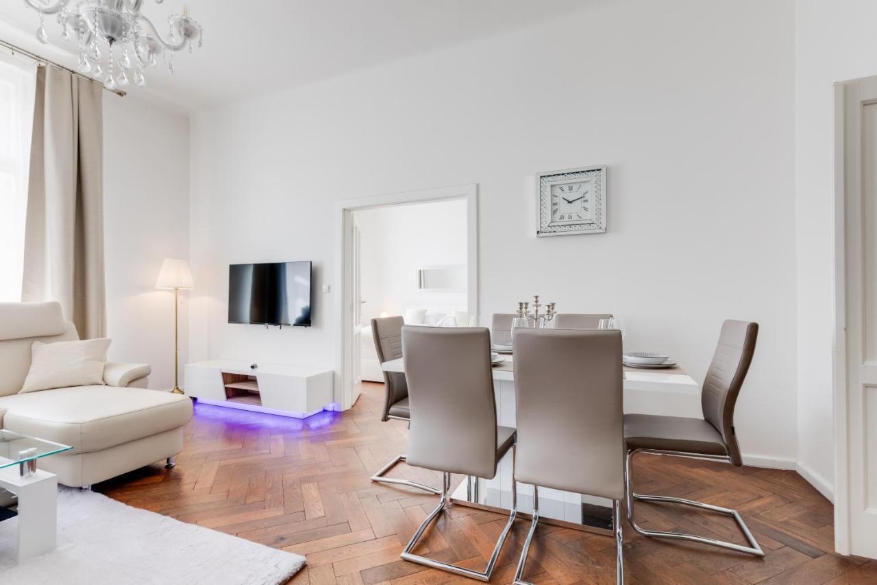 Luxury Riverside In The Center Of Praga
