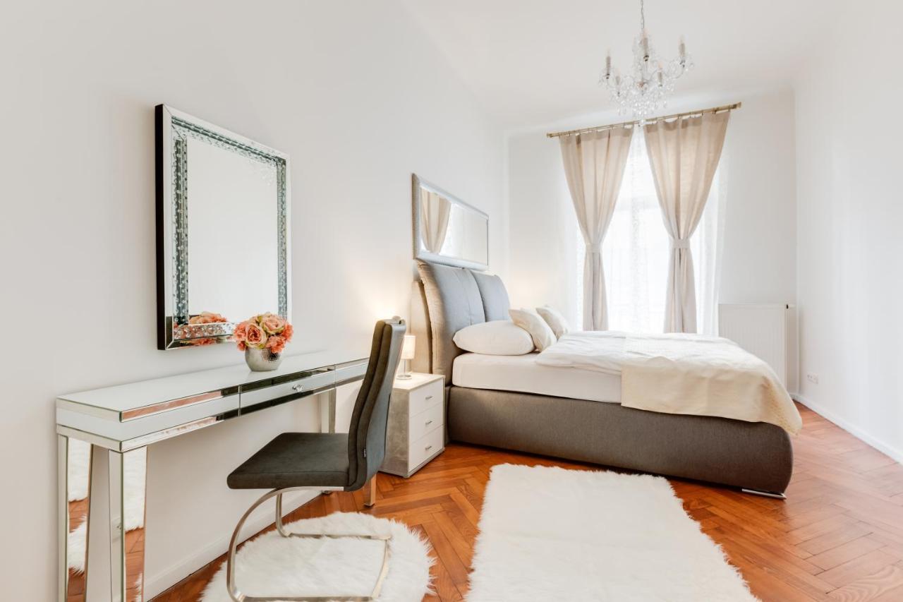 Luxury Riverside In The Center Of Apartmán Praha