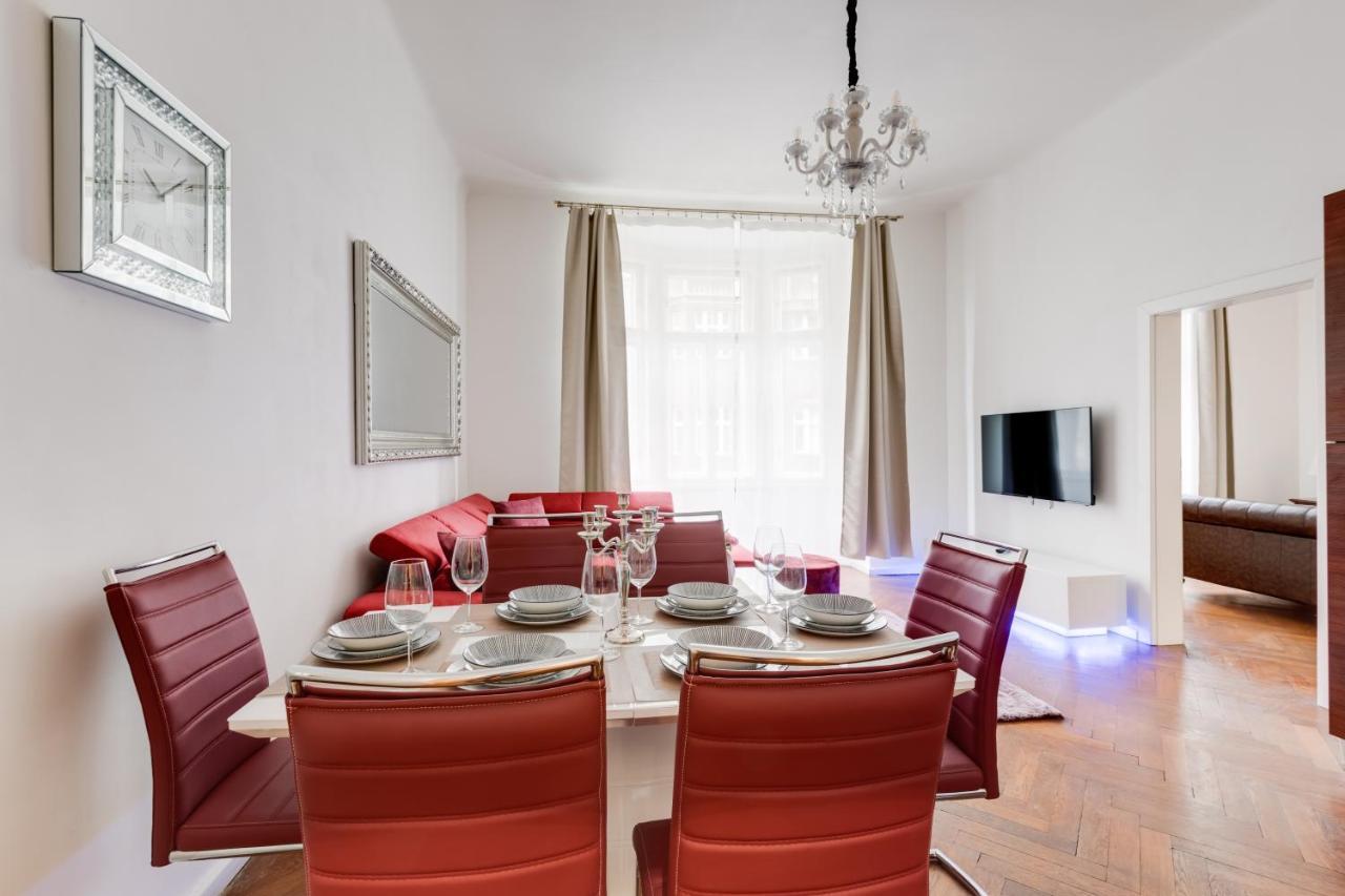 Luxury Riverside In The Center Of Praha